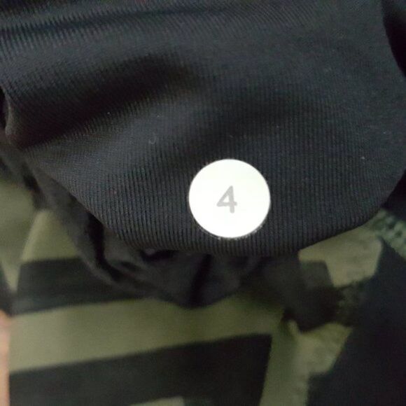 Lululemon Chevron Fatigue Clip-In Crop pants Green 4 - Picture 8 of 10